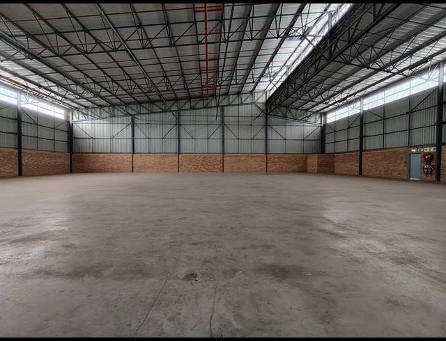1,700M² WAREHOUSE TO LET IN AIRPORT PARK